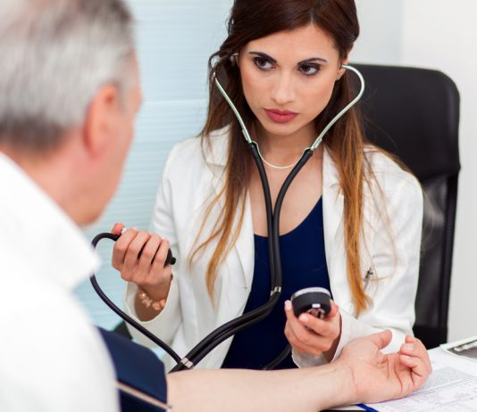 Хроническая сердечная недостаточность (ХСН): классификация, симптомы и лечение