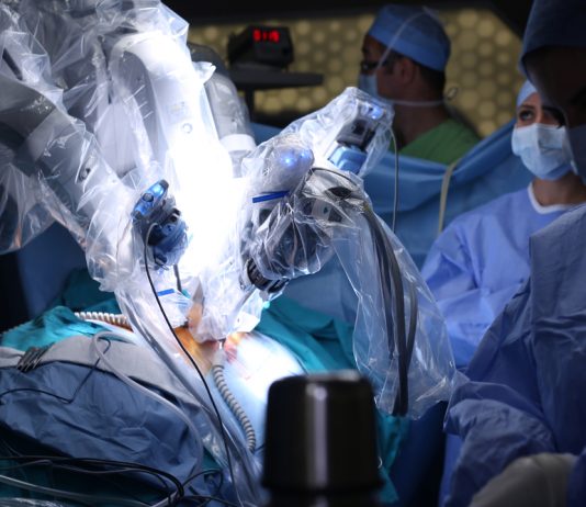 Операция на аорте с помощью робота Da Vinci выполнена в России